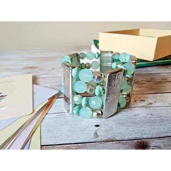 NIB Silver Tone Seafoam Blue Wide Stretch Bracelet - Picture 1 of 8